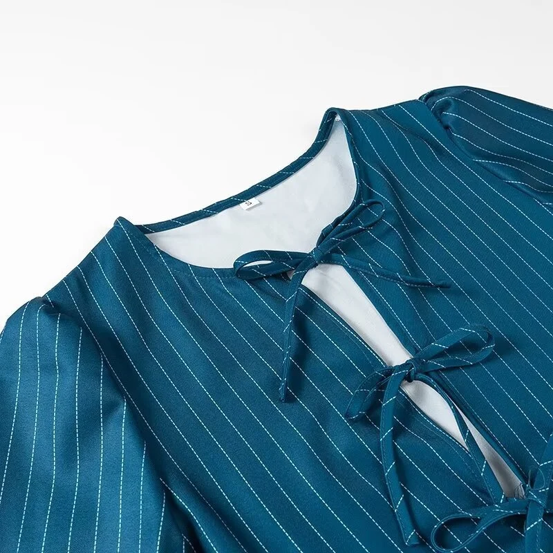 Damen Gestreifte Peplum‑Bluse mit vorderer Schnürung und langen Ballonärmeln Nord Taschen