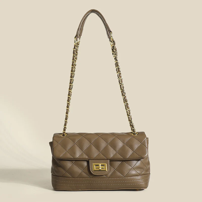 Damen Umhängetasche mit elegantem Steppmuster und goldener Kettenapplikation Nord Taschen