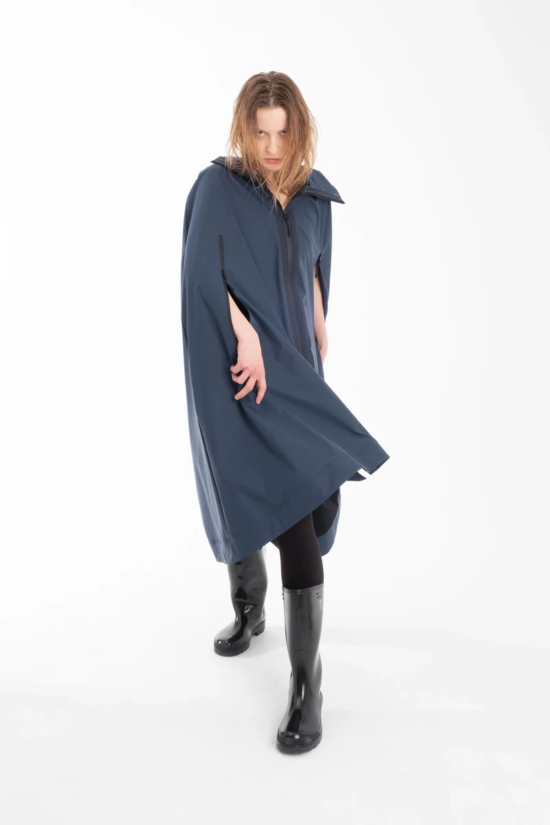 One Node X Sagastad Poncho Reflex Marineblå Dame