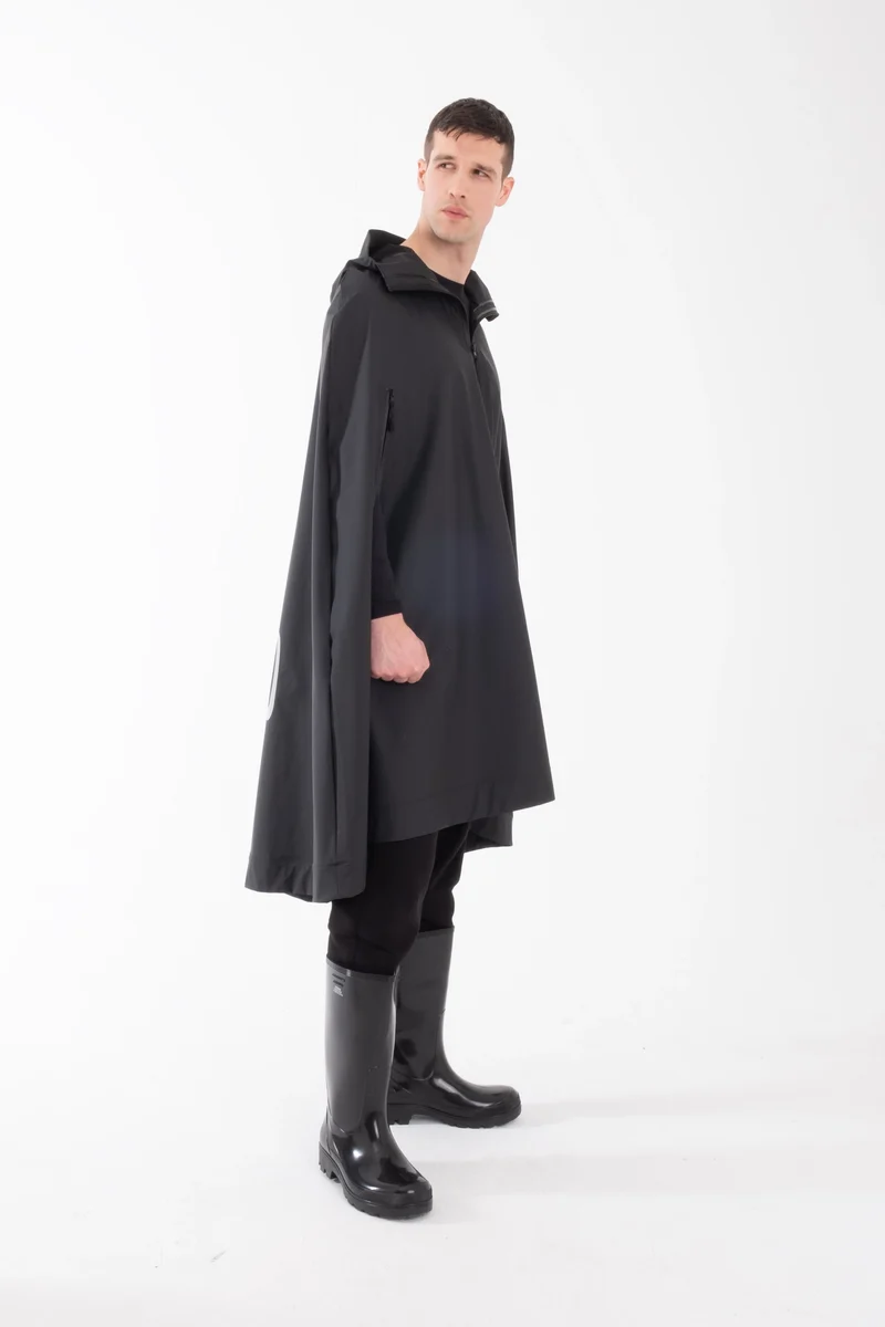 One Node X Sagastad Poncho Reflex Sort Herre