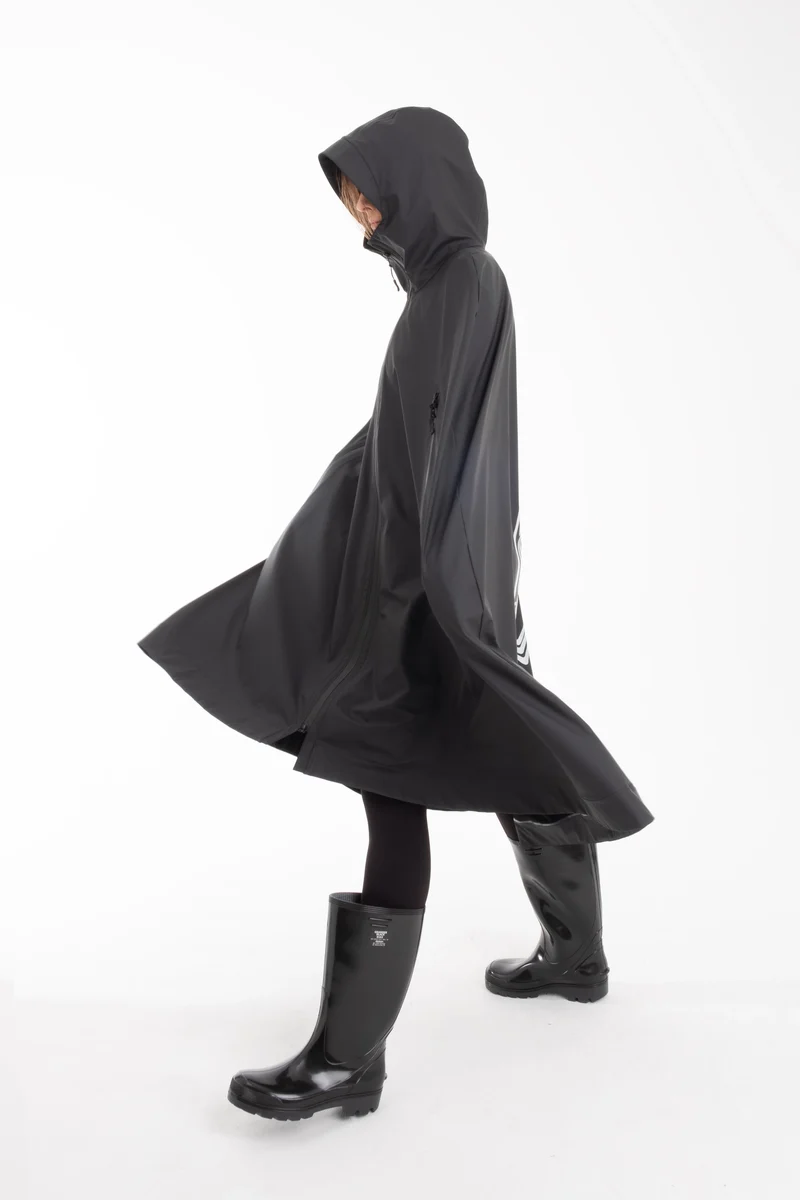 One Node X Sagastad Poncho Reflex Sort Dame