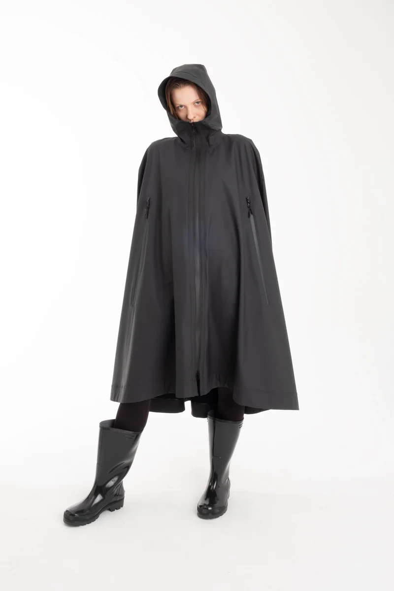 One Node X Sagastad Poncho Reflex Sort Dame