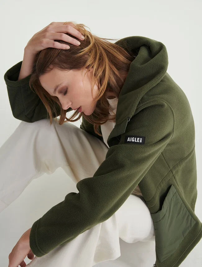 Fleecejacke mit taillierter Passform aus zwei Materialien