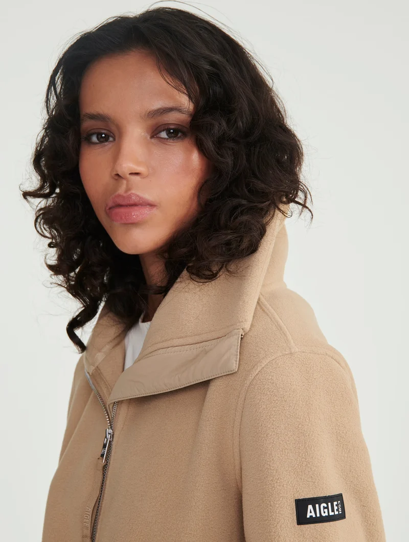 Fleecejacke mit taillierter Passform aus zwei Materialien