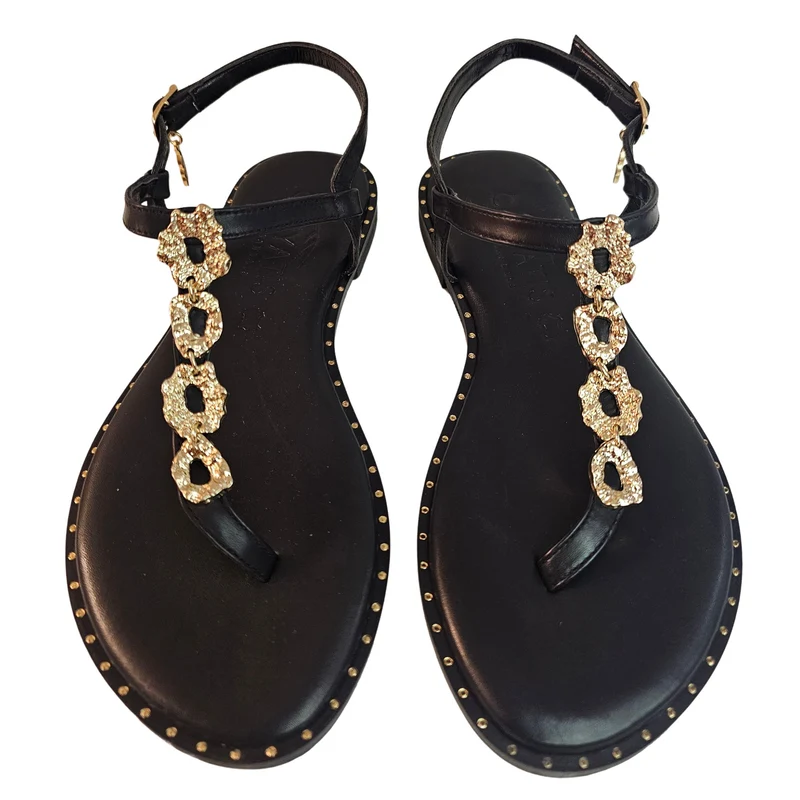 Caryatis, Zehenteiler Sandale in Schwarz mit Golddetails