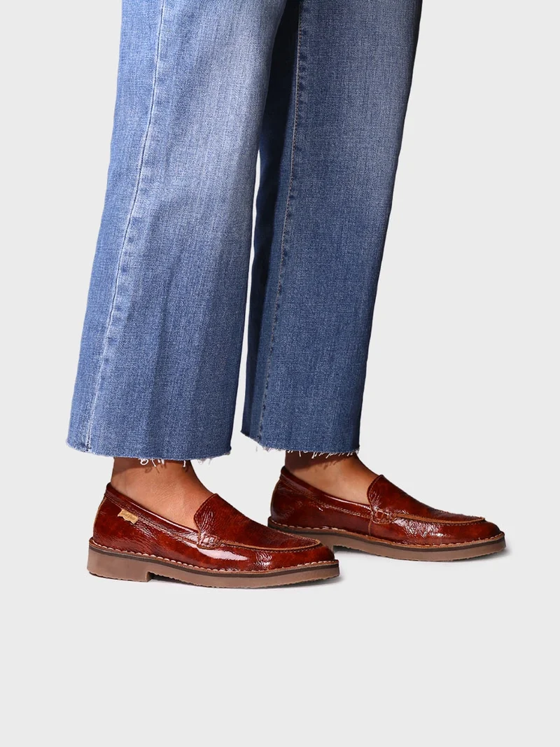 Mocasín en piel con acabado de charol para mujer | IVARS-CA