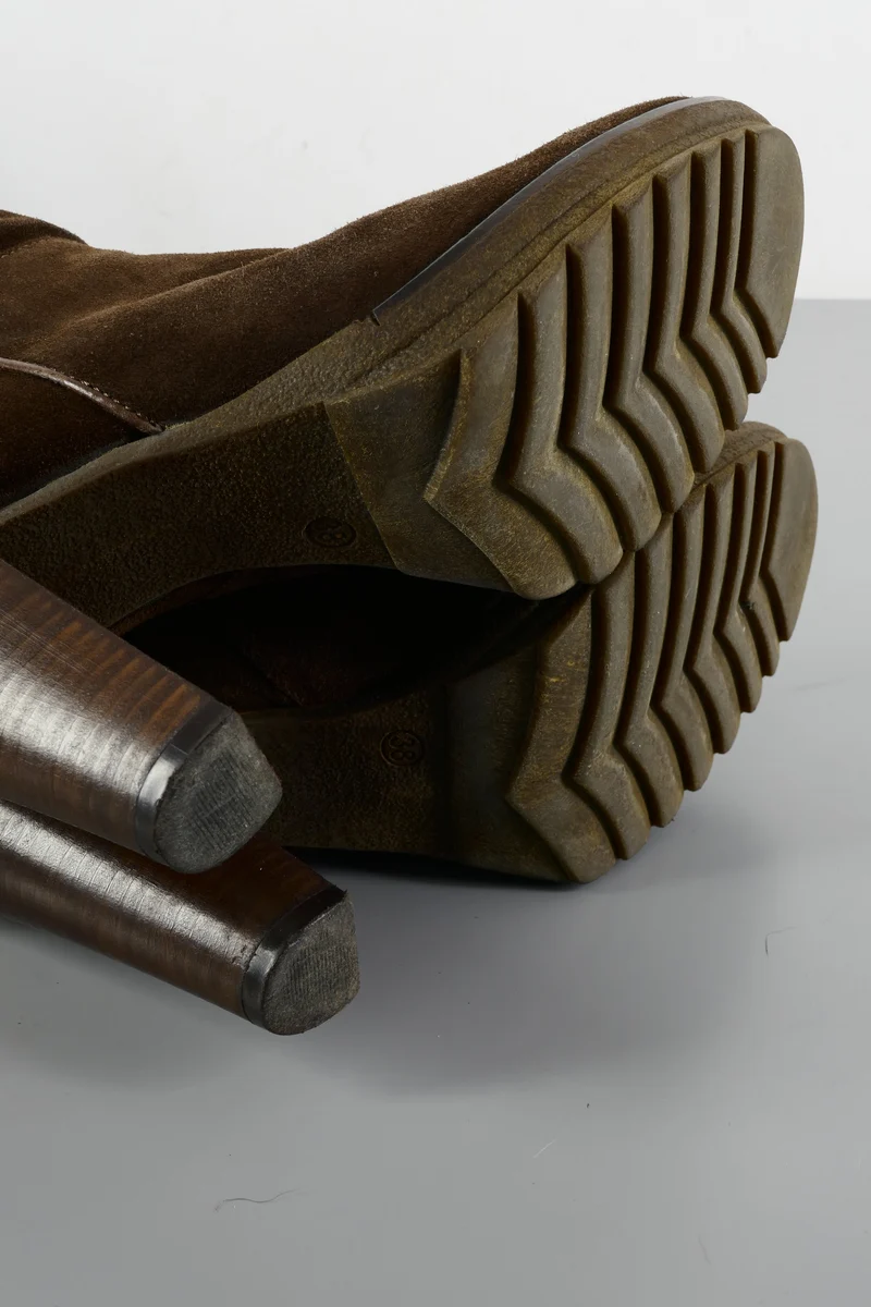Hohe Stiefel Wildleder braun