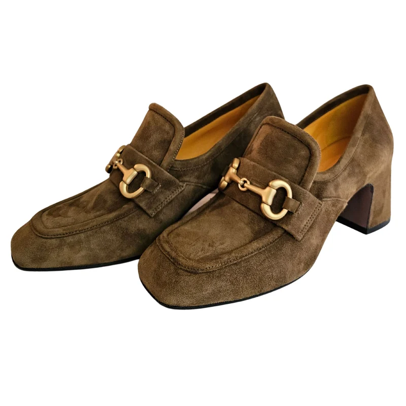Mara Bini, Loafer aus Wildleder in Camel mit mattgoldener Zierschnalle