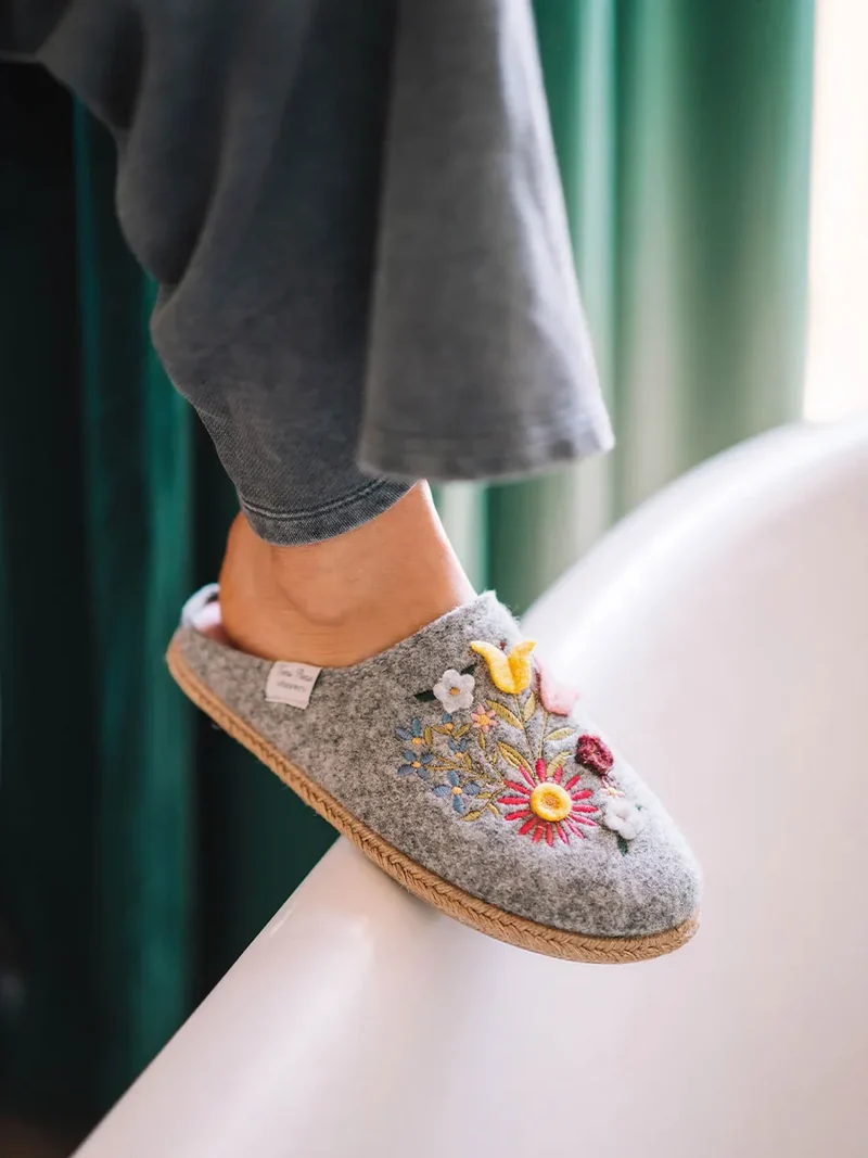 Slippers para mujer en fieltro con flores | DELI-EF