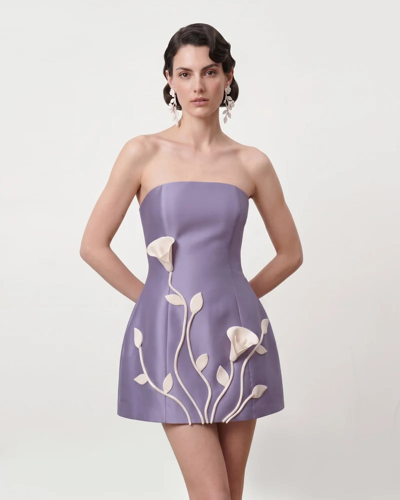 Trägerloses Minikleid mit 3D-Blumenranken - Lila