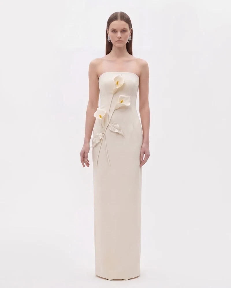 Trägerloses Kleid mit Blumenapplikationen - Cremefarbenes Elfenbein