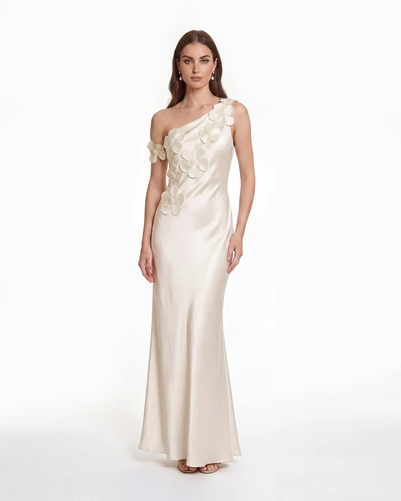 Schmal geschnittenes One-Schulter-Maxikleid mit Blumenapplikationen - Elfenbein