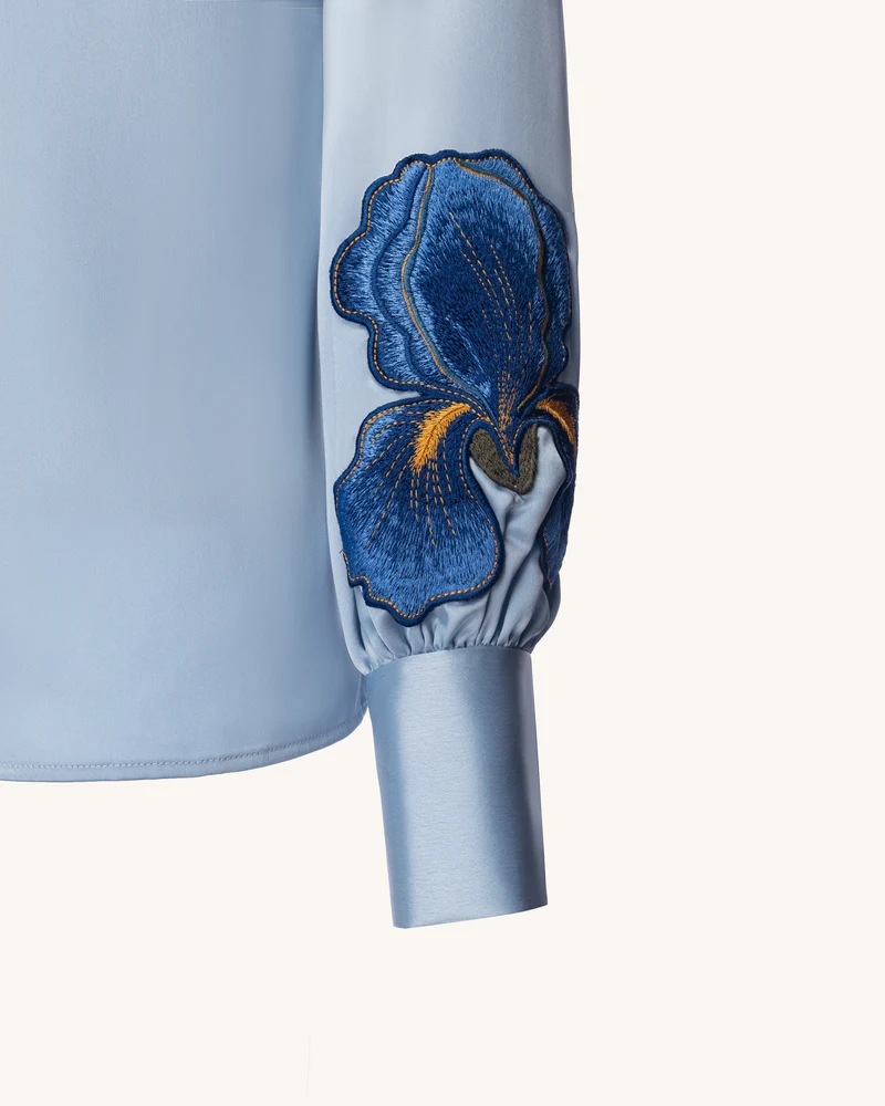 Iris Besticktes Langarmhemd mit Kragen – Hellblau
