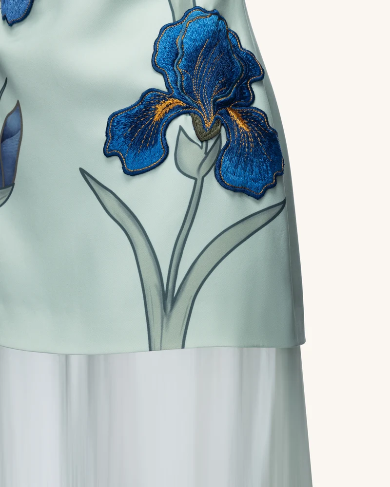 Trägerloses Maxikleid mit transparentem Overlay und Iris-Stickerei - Salbeigrün