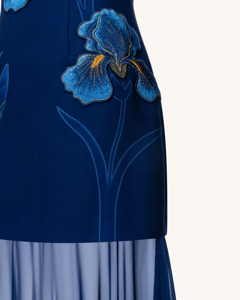 Iris Besticktes Maxikleid mit tiefem Ausschnitt und transparentem Überwurf – Marineblau