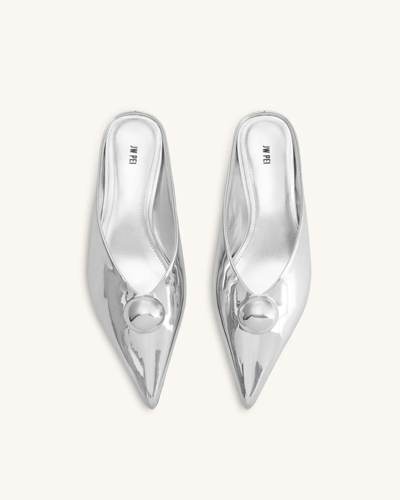 Helena Mules mit spitzer Kappe und Kugelverzierung - Silber