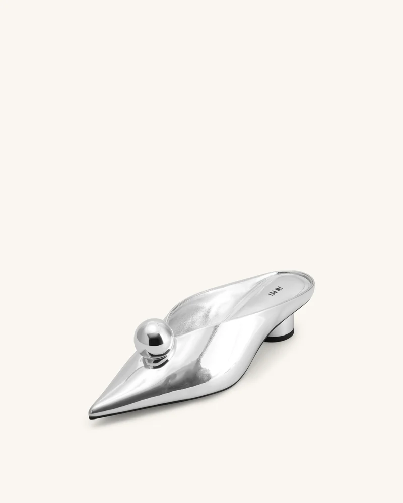 Helena Mules mit spitzer Kappe und Kugelverzierung - Silber