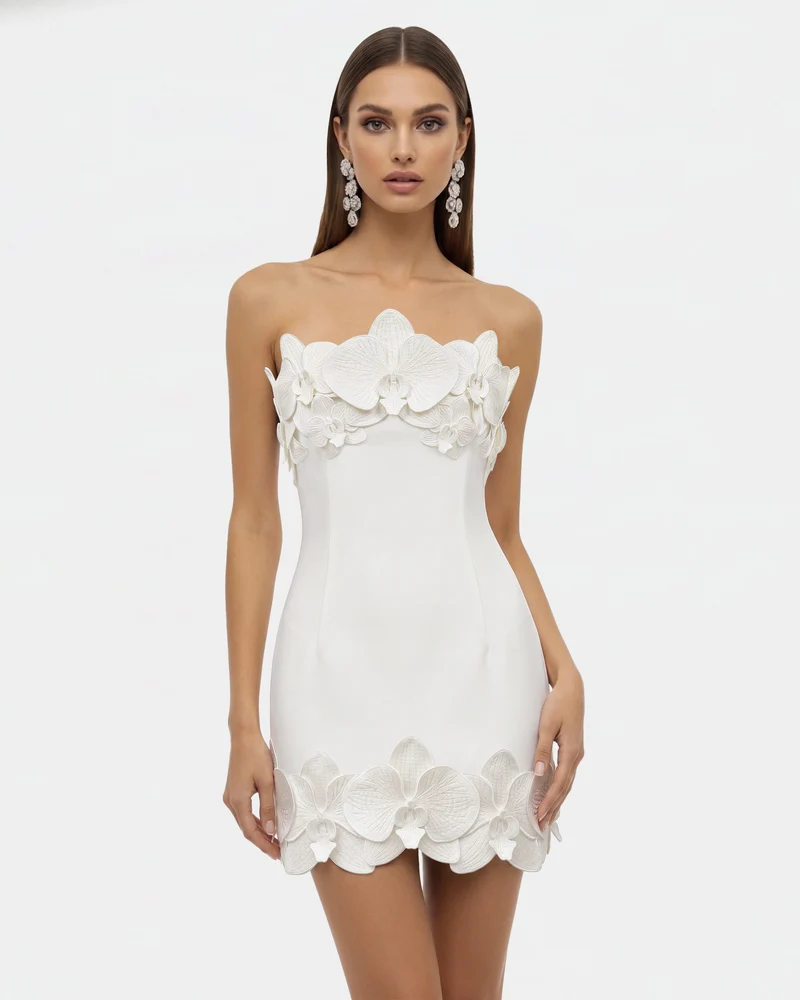 Trägerloses Minikleid mit Orchideen-Besatz – Weiß