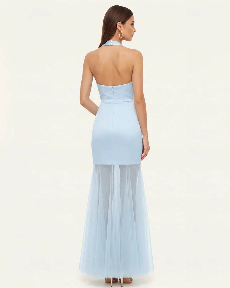 Neckholder-Maxikleid mit Orchideen-Stickerei und transparentem Saum – Hellblau