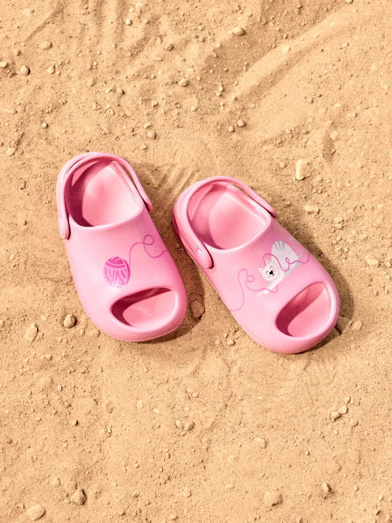 Lustige Baby-Clog-Sandalen mit dicker Sohle Katze und Ball