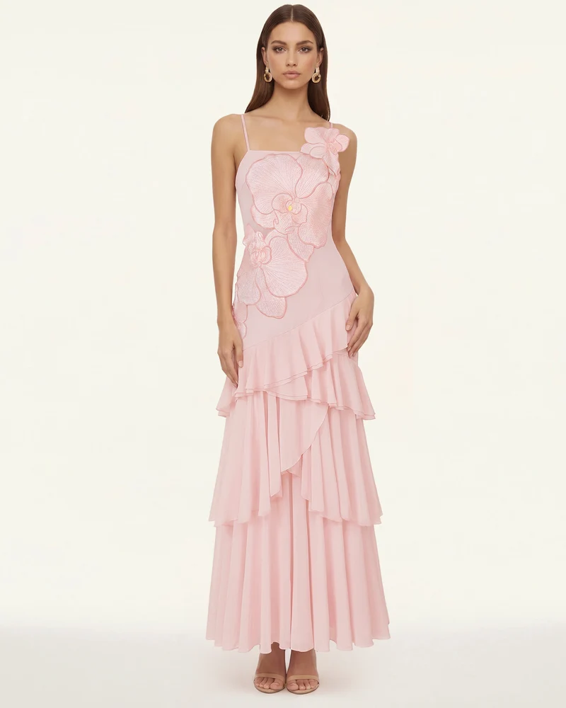 One-Shoulder-Maxikleid mit Orchideenstickerei und Rüschen - Zartrosa