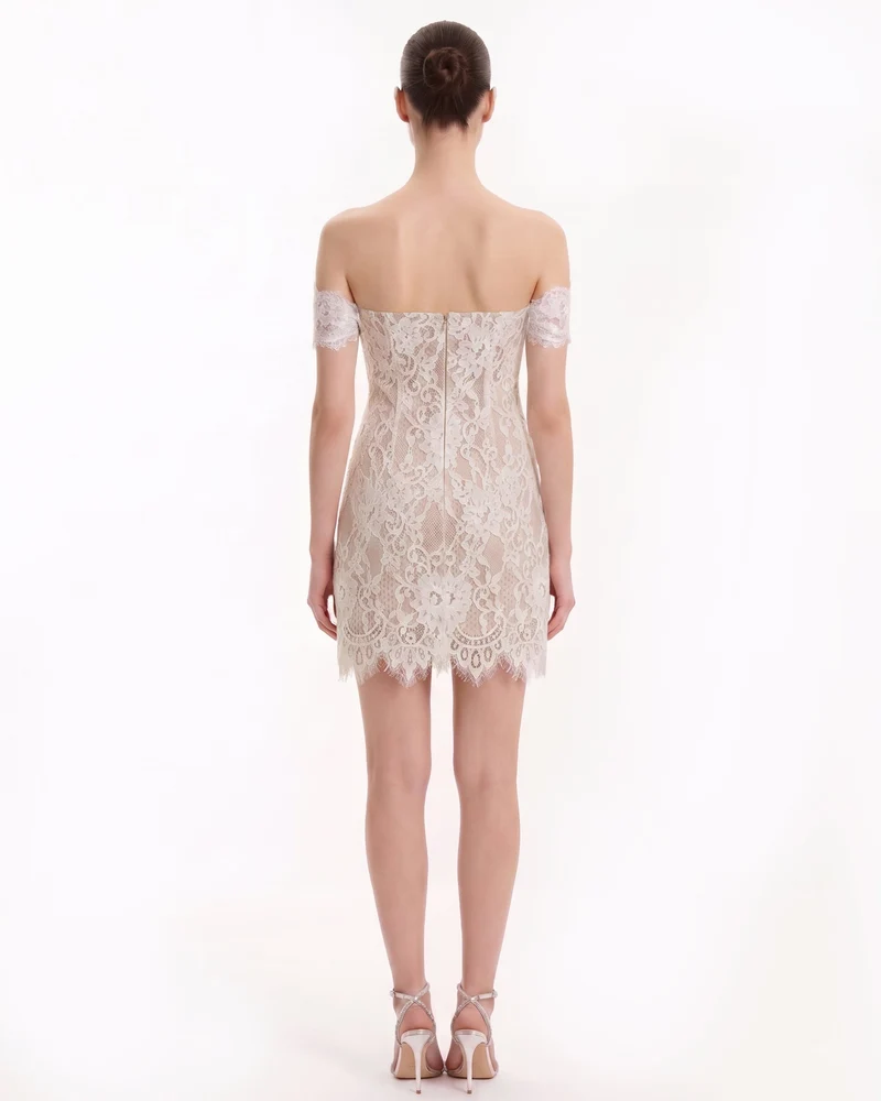 Off-Schulter-Minikleid aus Spitze - Weiß