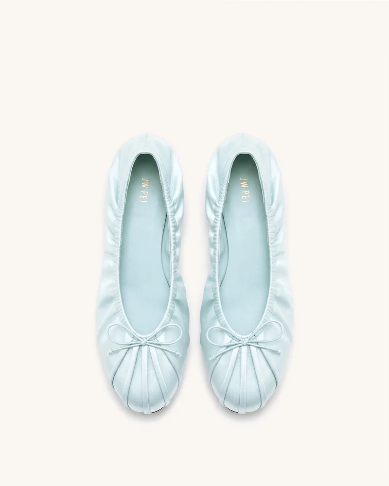 Solenne Satin-Ballerinas mit Raffung und Kordelzug – Blau