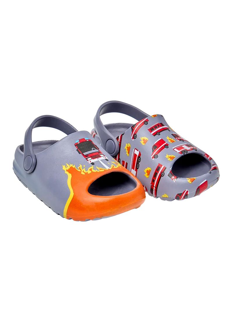 Lustige chunky Baby-Clog-Sandalen Feuerwehrleute in Aktion