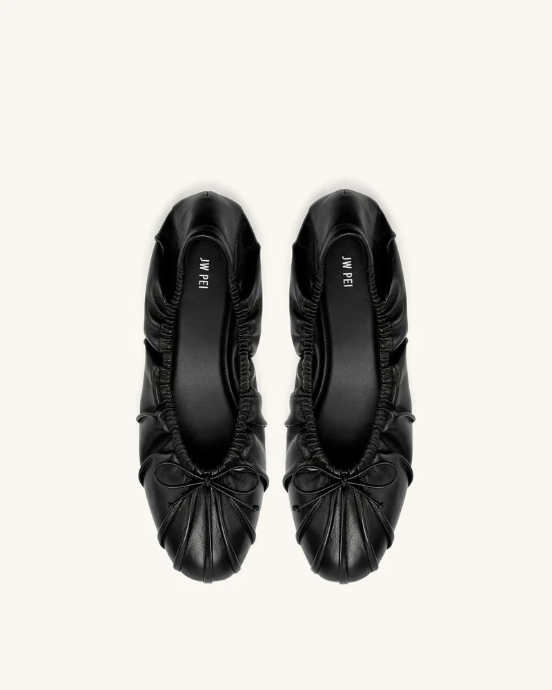 Solenne Ballerinas mit Raffung und Kordelzug – Schwarz