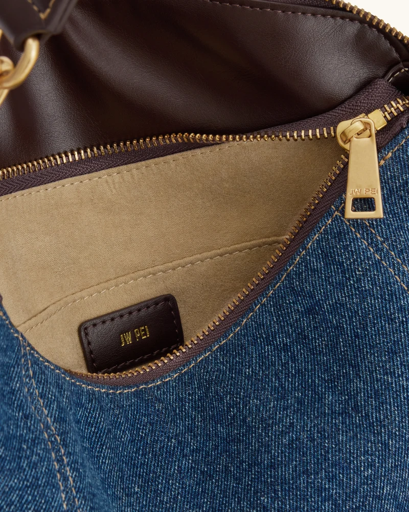 Jayla Schultertasche mit Metallanhänger - Blaues Denim