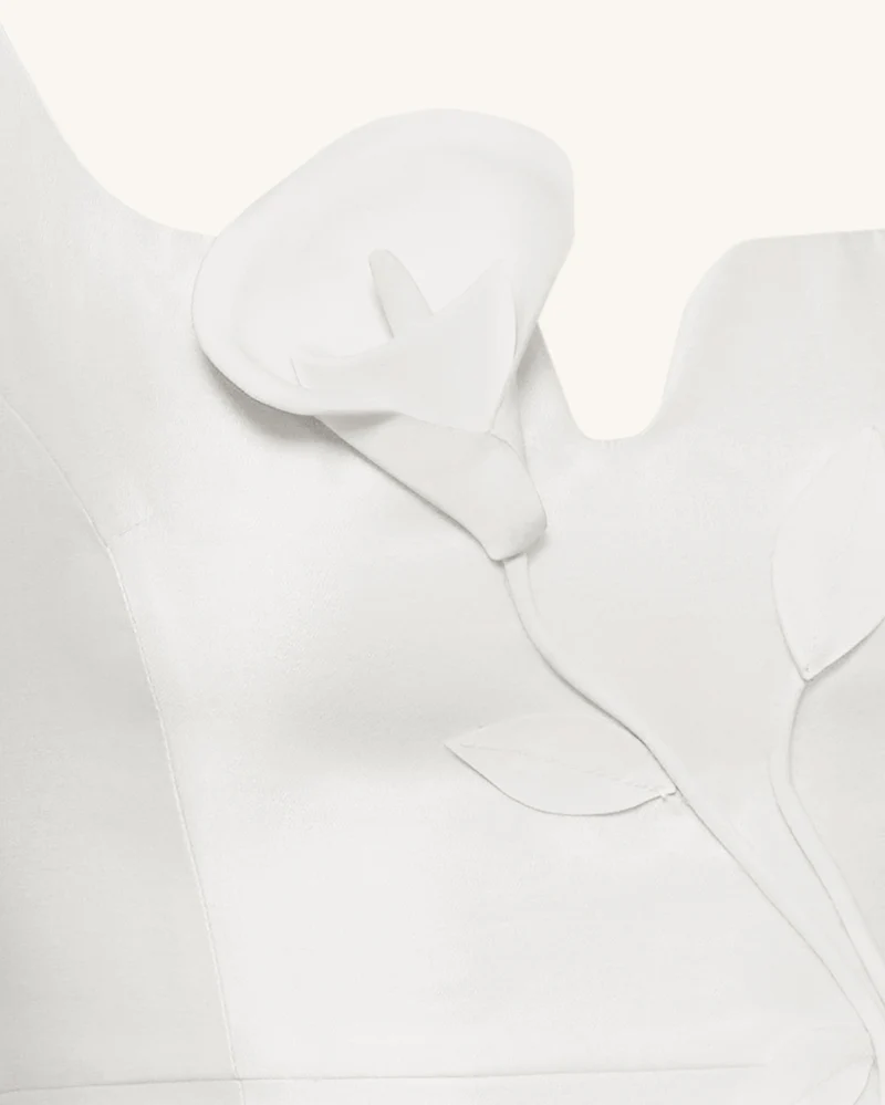 Asymmetrisches Abendkleid mit Herzausschnitt und 3D-Rankenapplikationen – Weiß