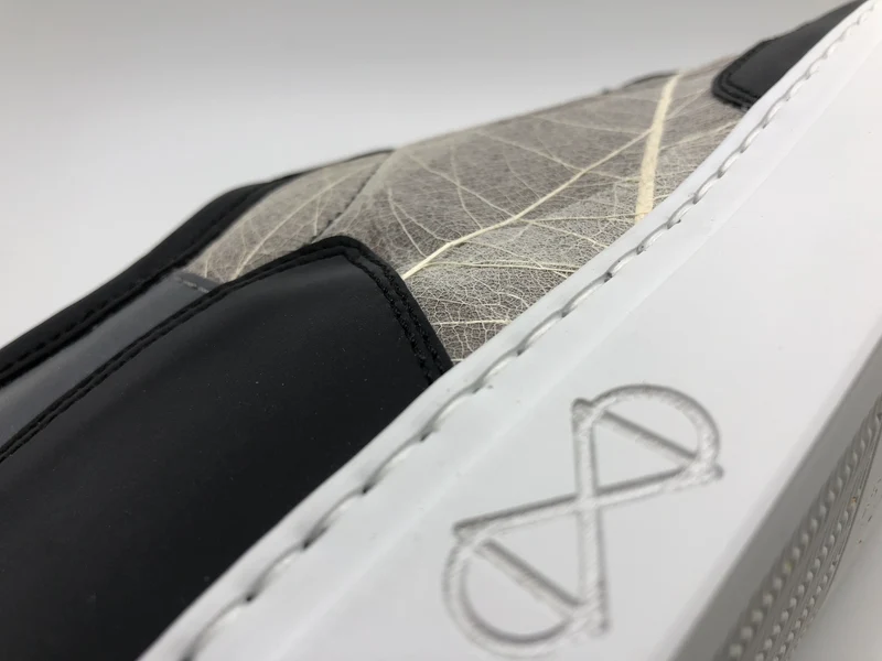 nat-2™ Skeleton leaves white black reflective