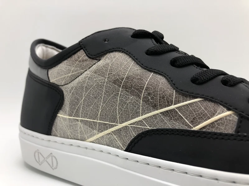 nat-2™ Skeleton leaves white black reflective