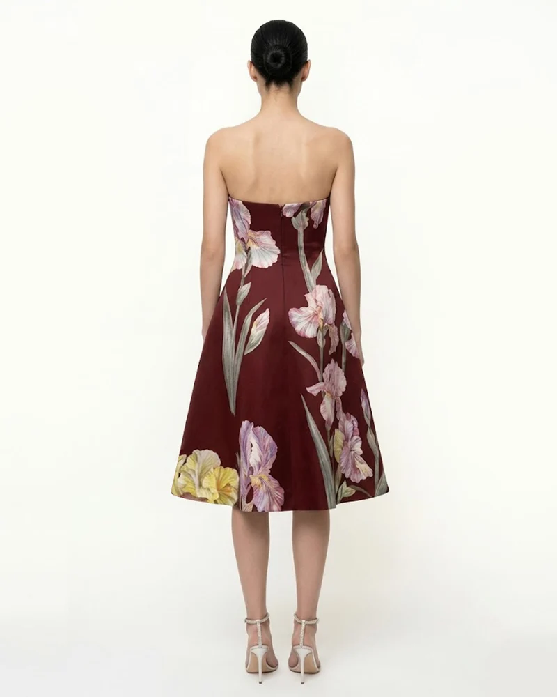 Trägerloses A-Linien-Kleid mit Iris-Blumenprint - Burgunderrot