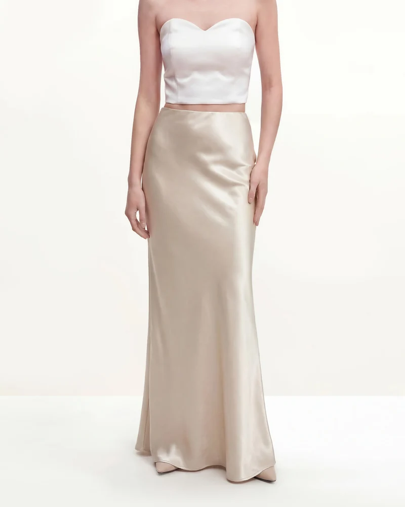 Satiniertes Maxikleid mit Drapierung - Creme