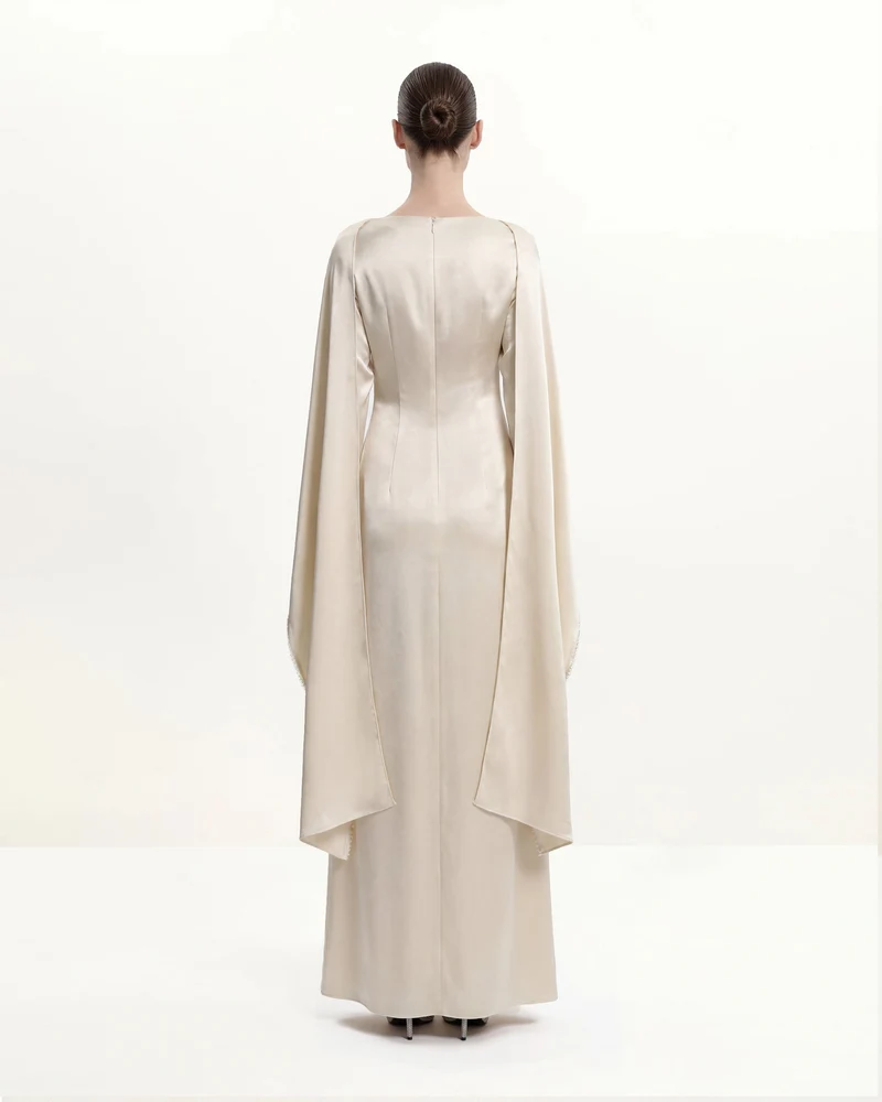 198Perlenbesetztes Maxikleid mit Umhangärmeln und U-Boot-Ausschnitt - Creme