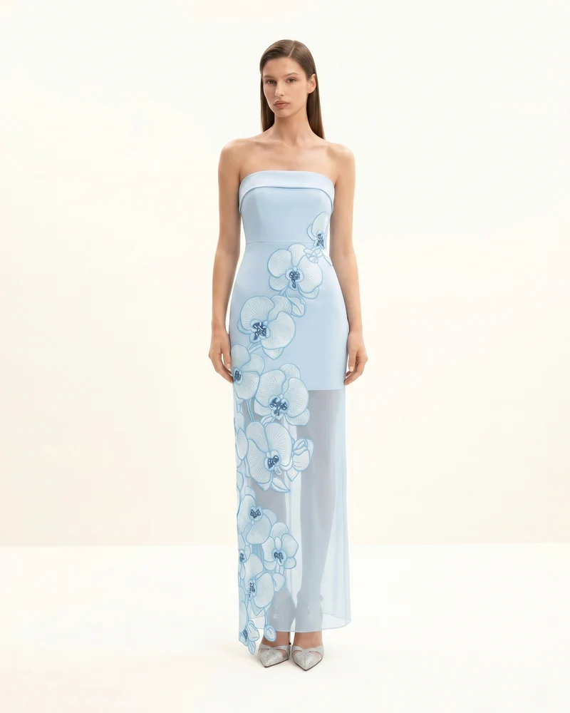 Kleid mit Orchideenstickerei – Hellblau