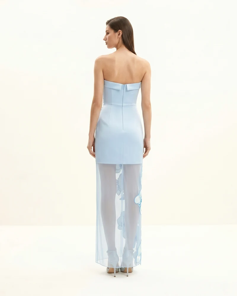 Kleid mit Orchideenstickerei – Hellblau