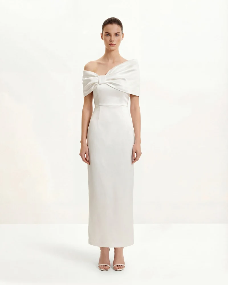 Satin-Maxikleid mit asymmetrischer Schleife – Weiß