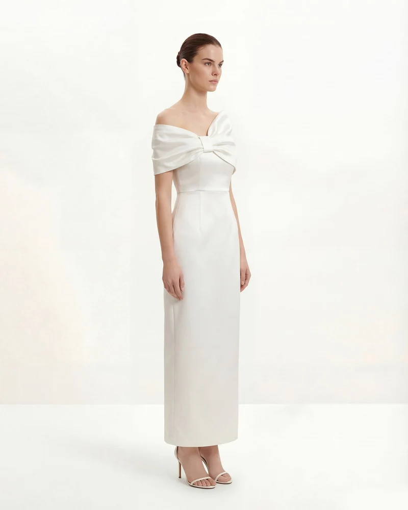 Satin-Maxikleid mit asymmetrischer Schleife – Weiß