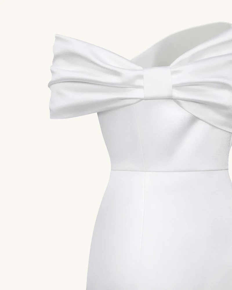 Satin-Maxikleid mit asymmetrischer Schleife – Weiß
