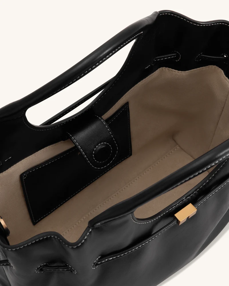 Virelle Tote-Bag aus gewachstem veganem Leder mit Kordelzug – Schwarz