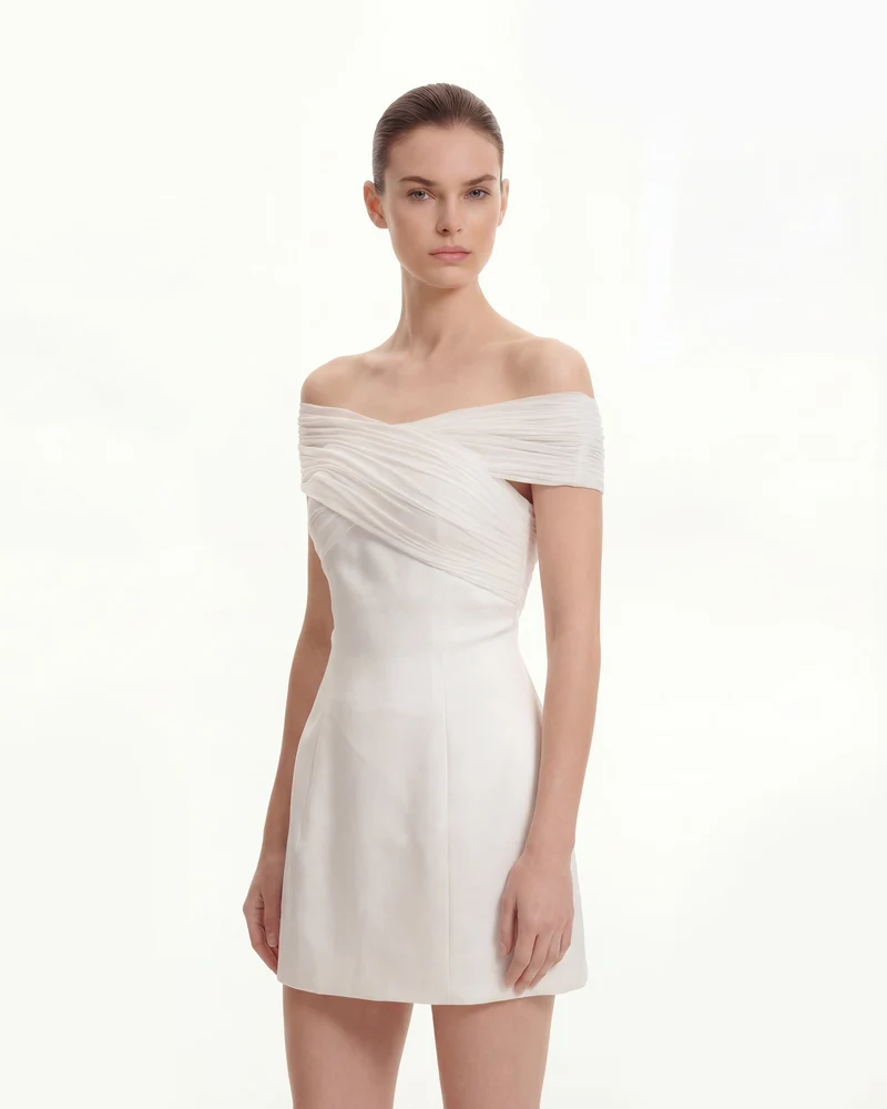 Satin-Minikleid mit gekreuztem Tüll-Neckholder – Weiß
