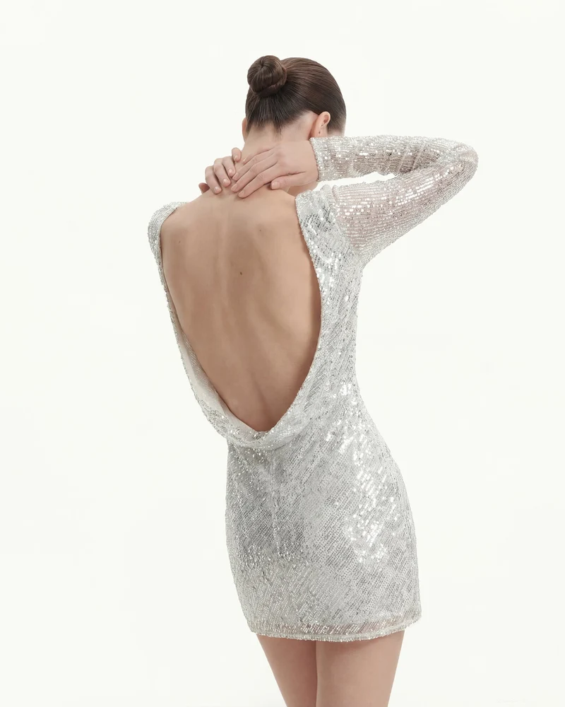 Langarm-Minikleid mit diagonalen Pailletten und offenem Rücken - Weiß