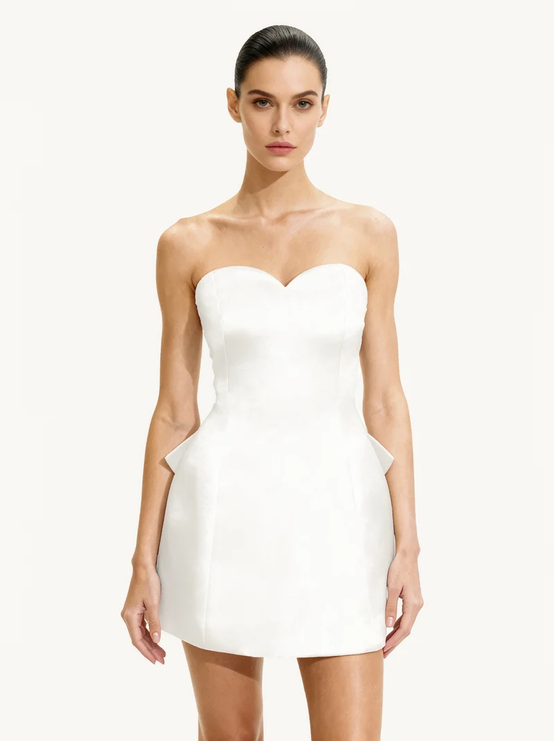 Satin trägerloses Minikleid mit Schleife hinten - Weiß