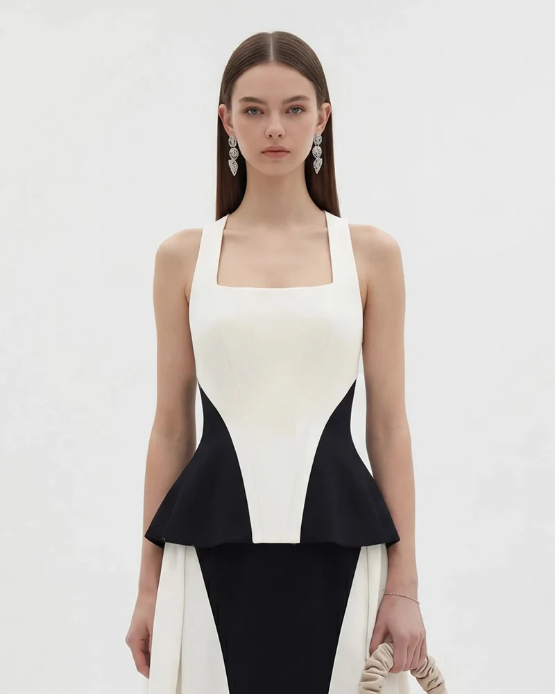 Monochromes Peplum-Top im Paneel-Design mit eckigem Ausschnitt - Schwarz