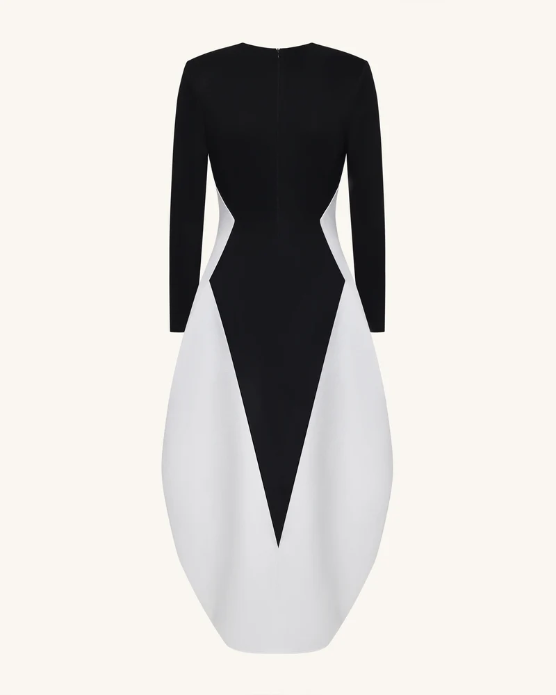 Monochromes Maxikleid im Paneel-Design mit tiefem V-Ausschnitt und langen Ärmeln - Schwarz