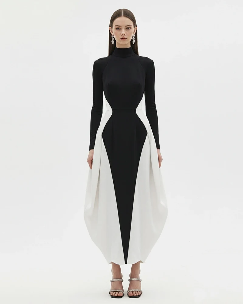 Monochromes Paneel-Langarm-Maxikleid - Schwarz
