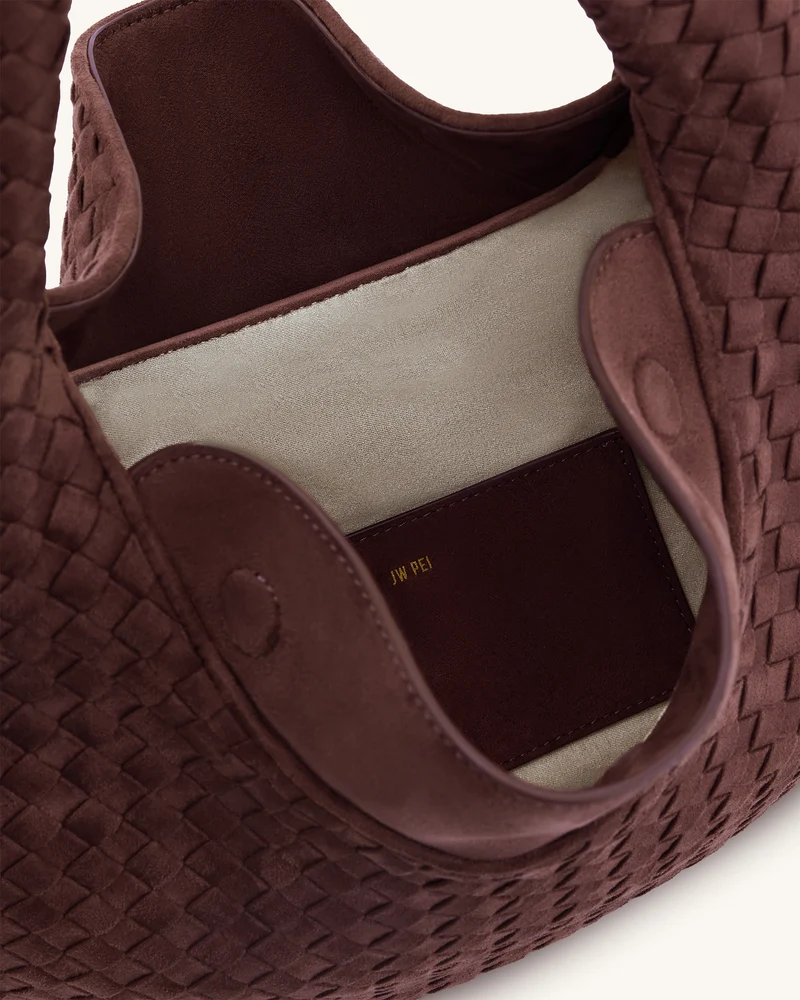 Nola Geflochtene Hobo-Schultertasche aus Wildlederimitat - Dunkelmokka