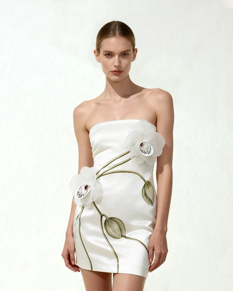 Trägerloses Kleid mit Orchideen-Applikation - Weiß